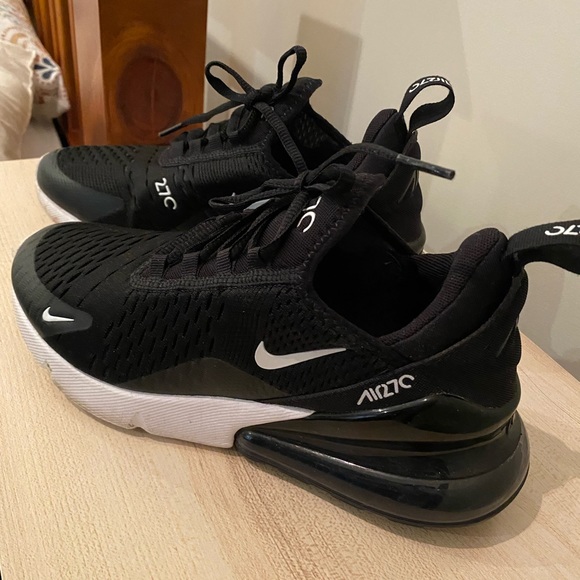 Nike Shoes - Nike air shoes like new no scratches at all only used twice